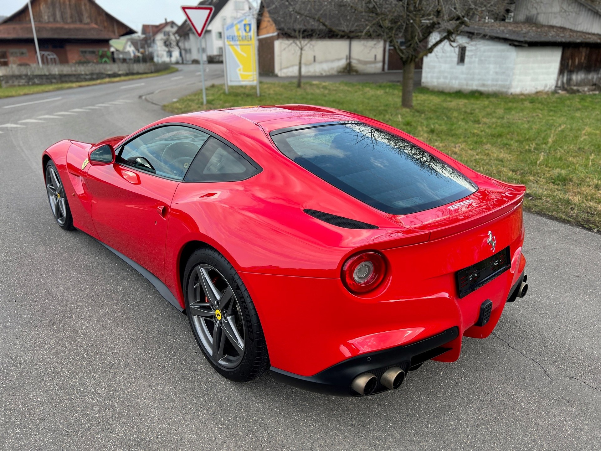 FERRARI F12 Berlinetta-image-15