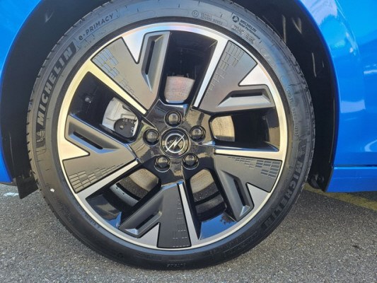 OPEL Astra 54kWh Swiss +-image-4