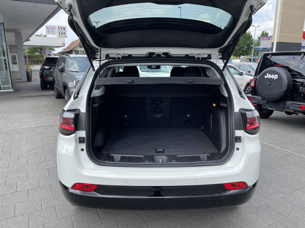 JEEP Compass 1.3 S Plus 4xe-image-4