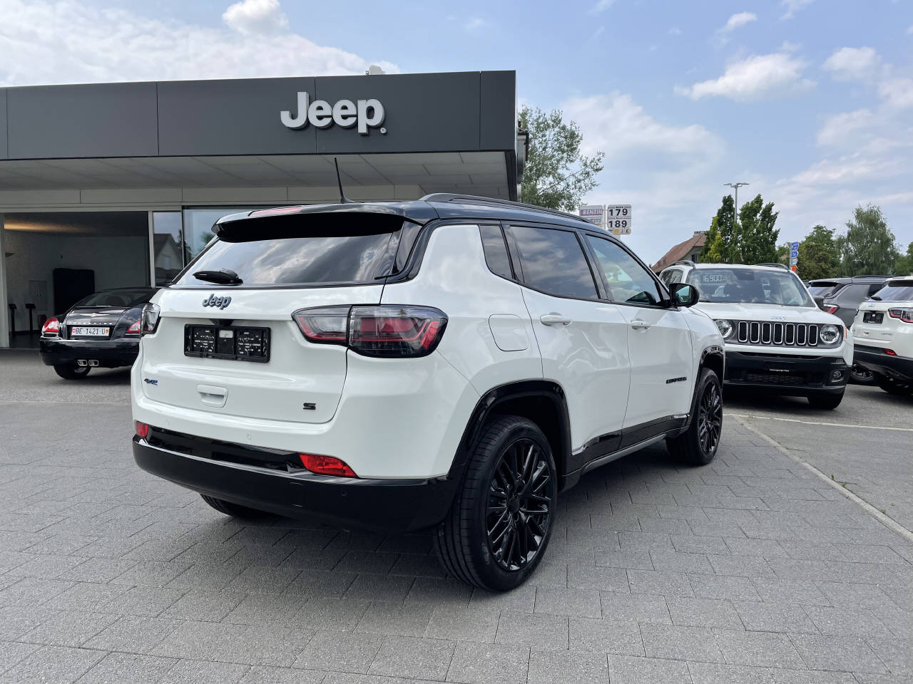 JEEP Compass 1.3 S Plus 4xe-image-2