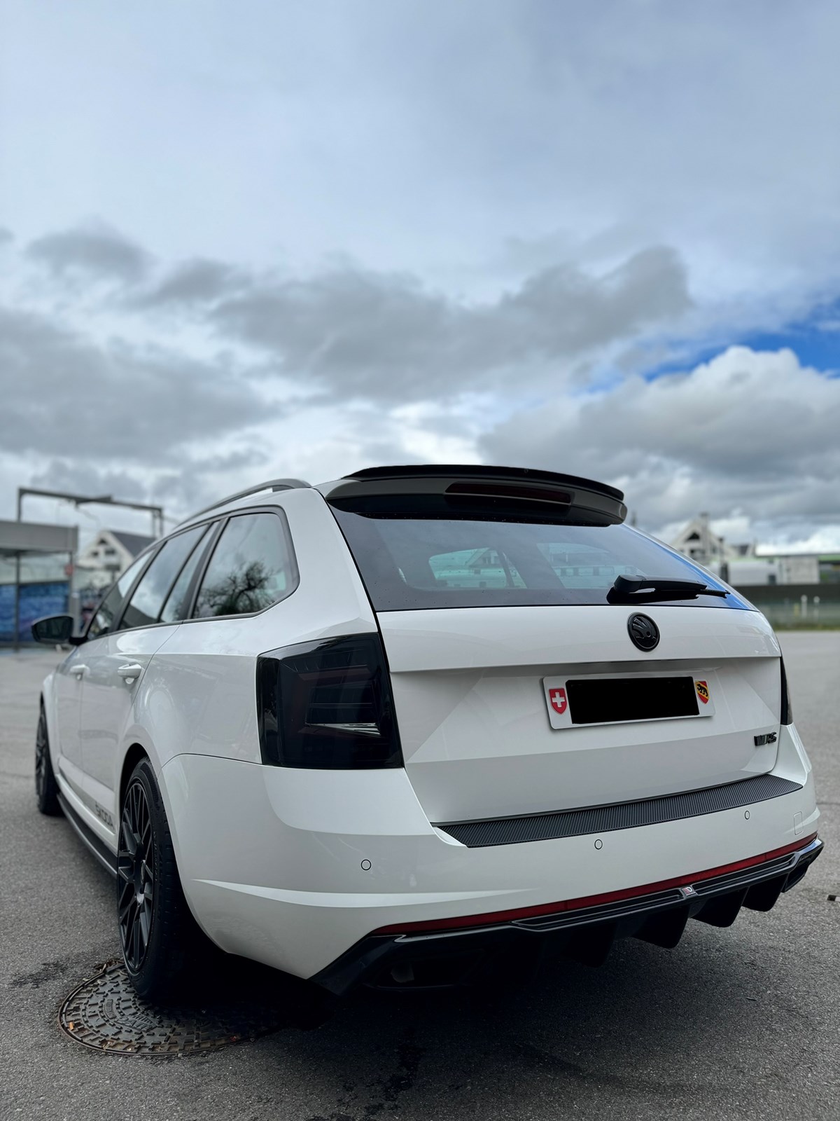 SKODA Octavia Combi 2.0 TSI RS DSG-image-1