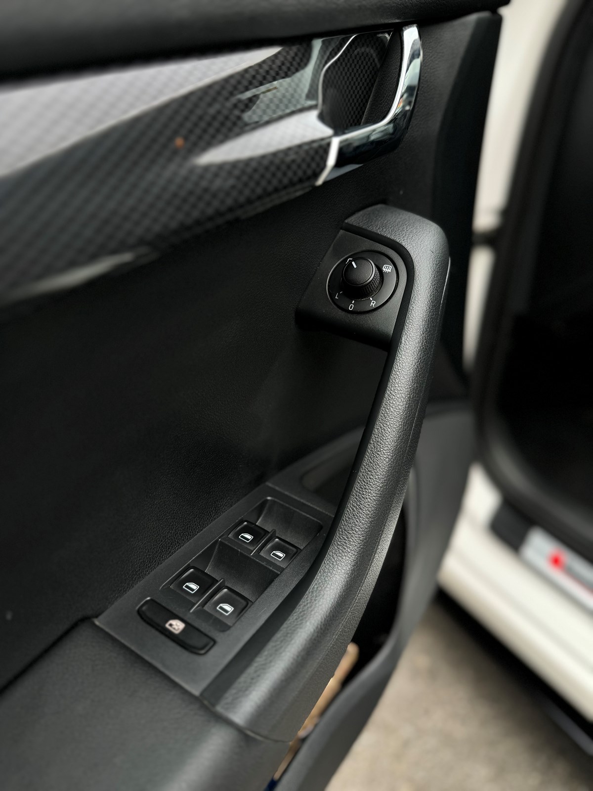 SKODA Octavia Combi 2.0 TSI RS DSG-image-11