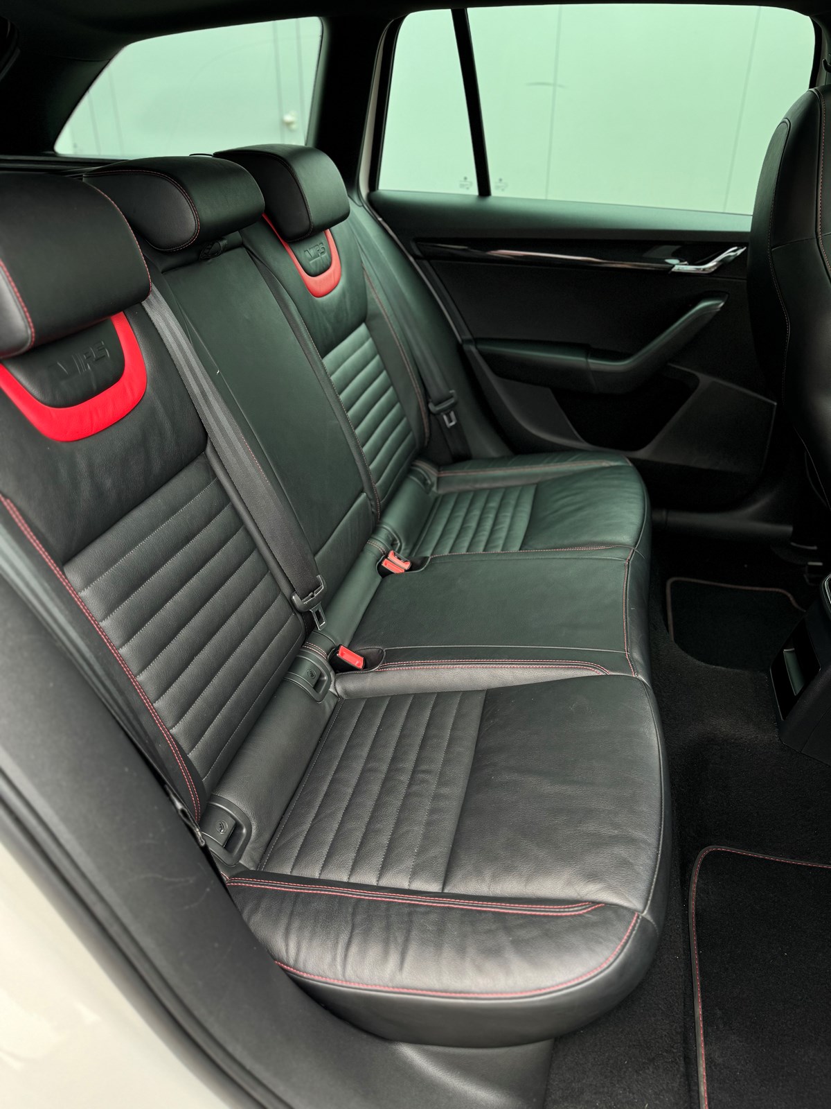 SKODA Octavia Combi 2.0 TSI RS DSG-image-4