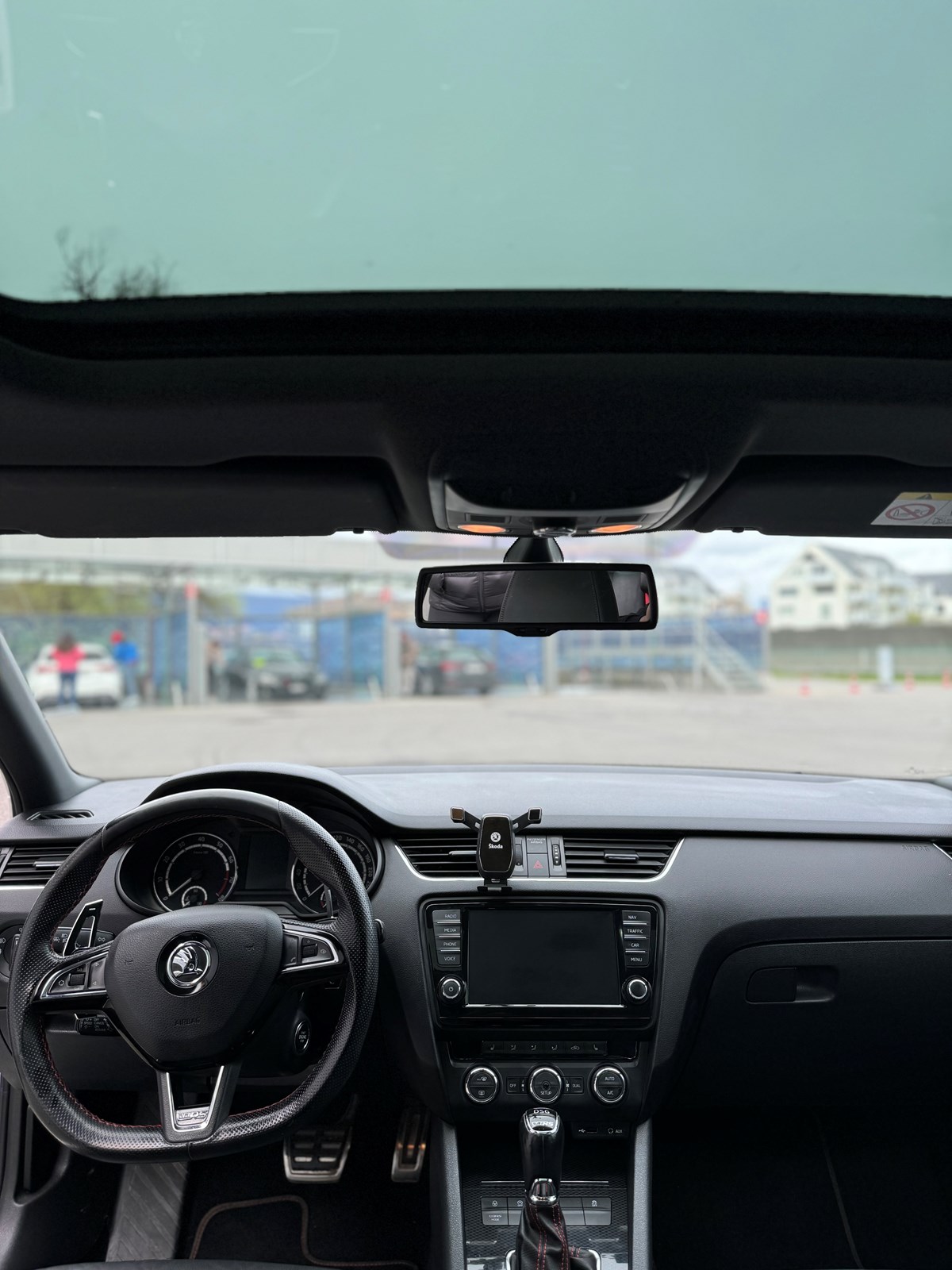 SKODA Octavia Combi 2.0 TSI RS DSG-image-2