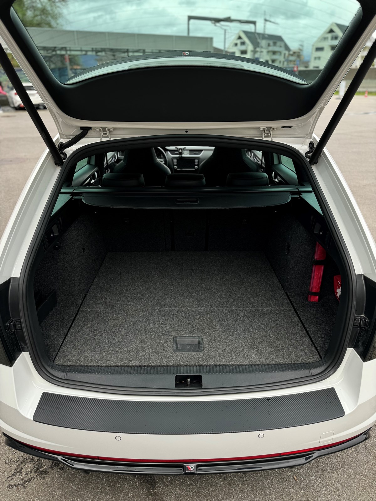 SKODA Octavia Combi 2.0 TSI RS DSG-image-5