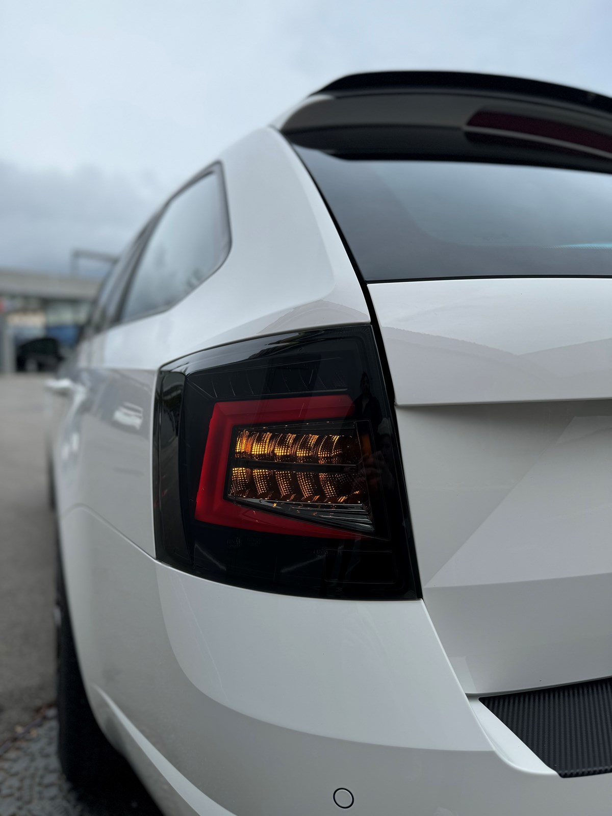SKODA Octavia Combi 2.0 TSI RS DSG-image-9