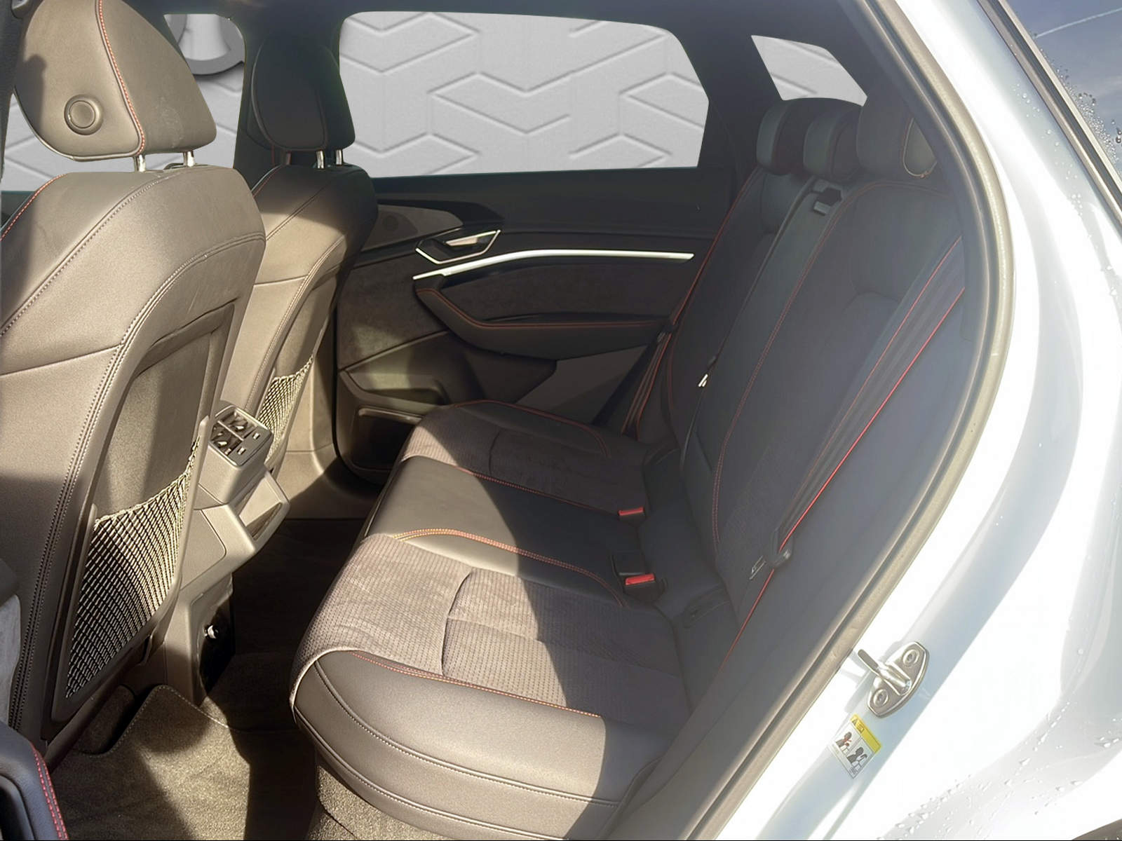 AUDI Q8 55 e-tron Black Edition quattro-image-6
