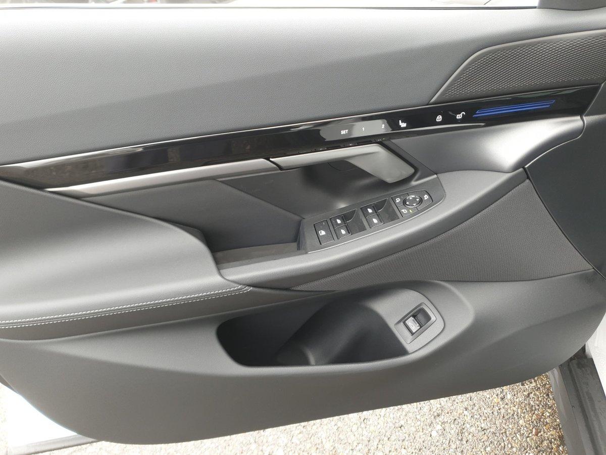 BMW 520d xDrive-image-7