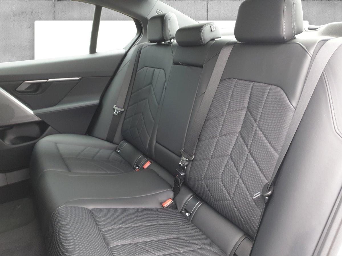 BMW 520d xDrive-image-14