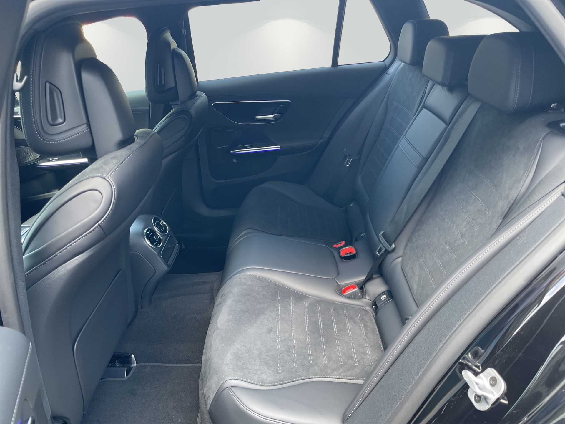 MERCEDES-BENZ C 220 d T 4 Matic-image-11