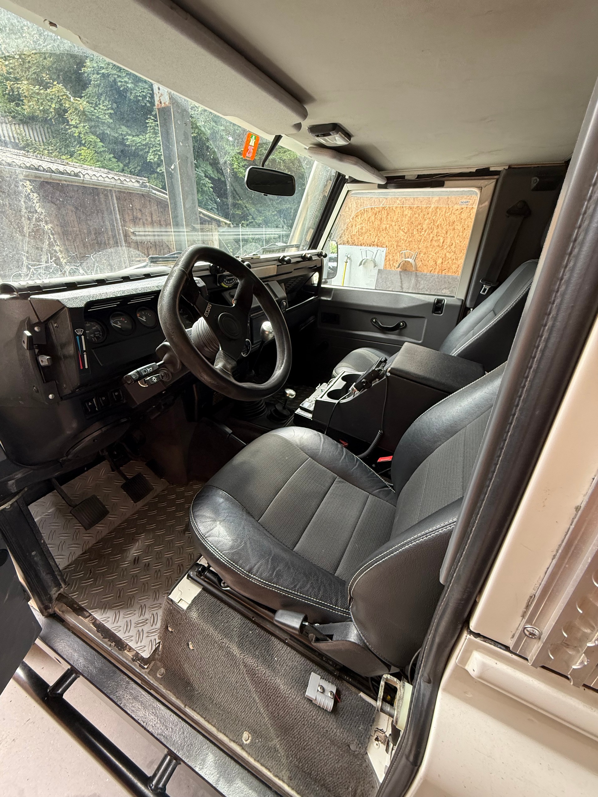 LAND ROVER Defender 90 CSW 2.5 Td5-image-9