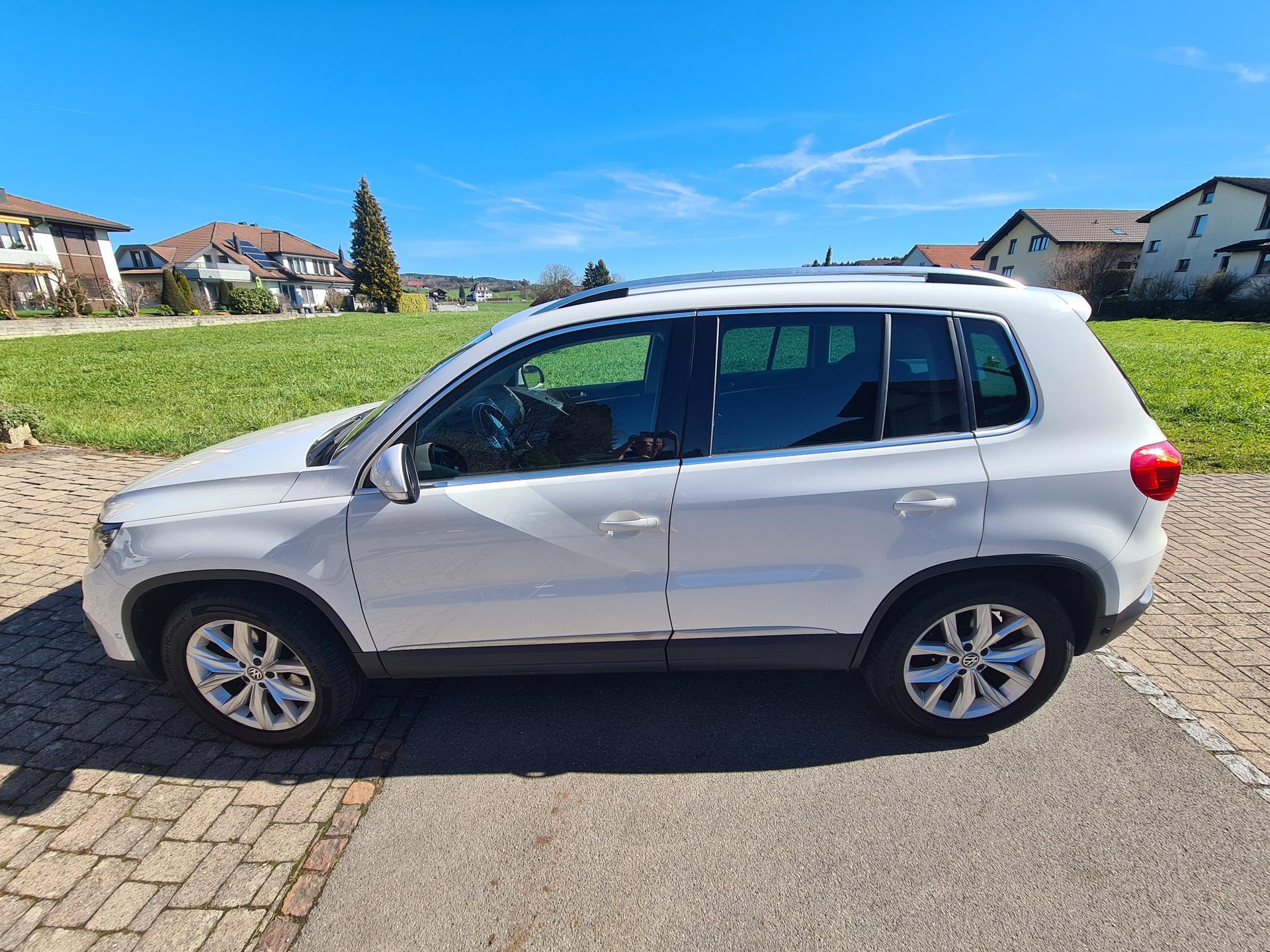 VW Tiguan 2.0 TDI BlueMotion Sport&Style 4Motion-image-5