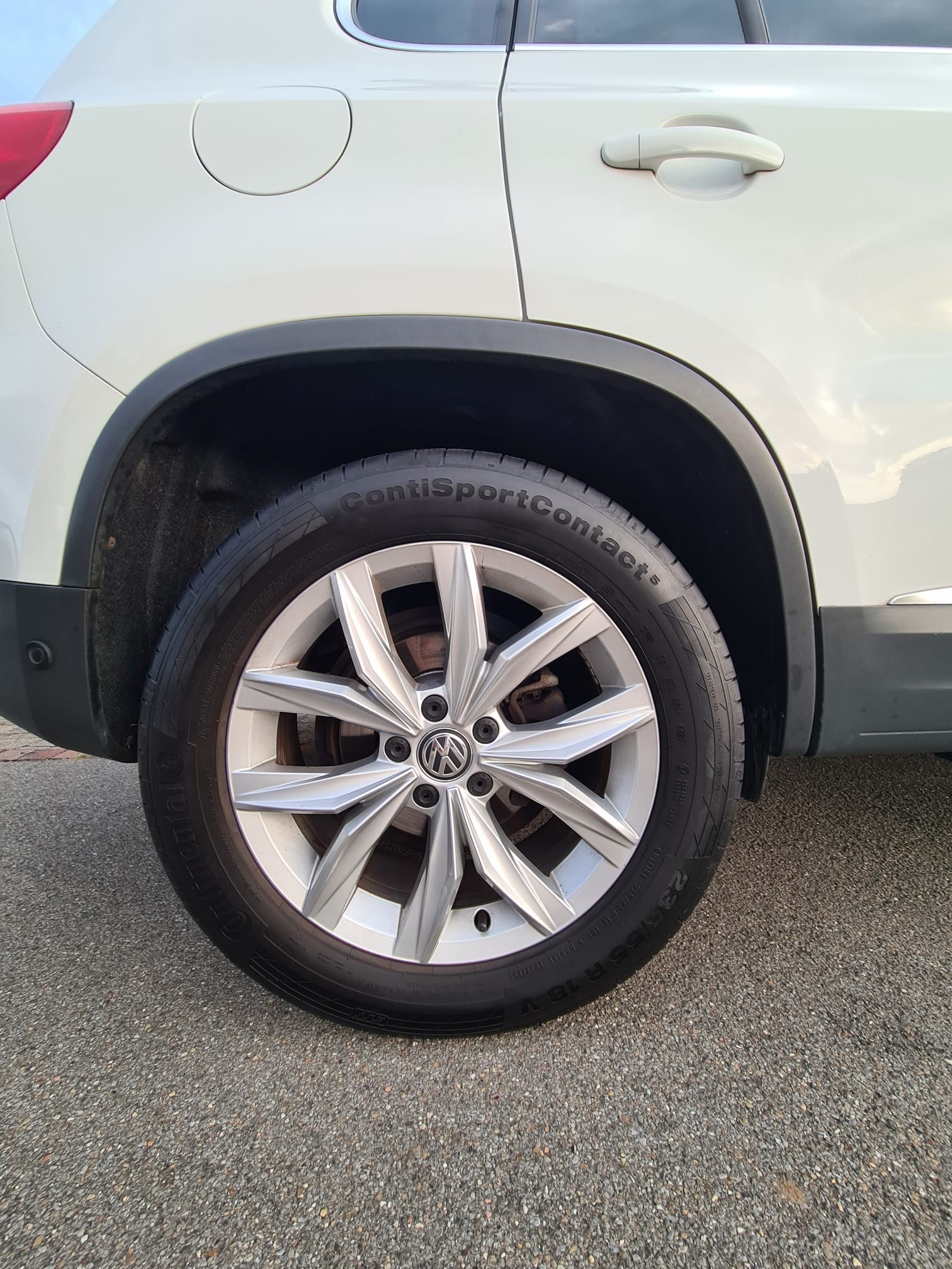 VW Tiguan 2.0 TDI BlueMotion Sport&Style 4Motion-image-3