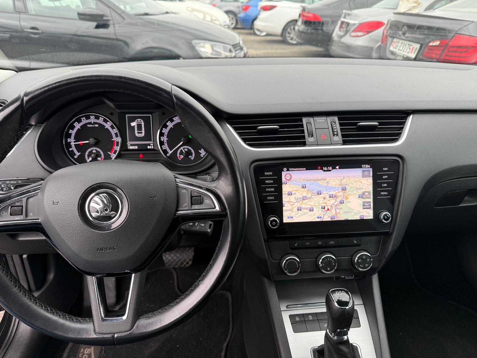 SKODA OCTAVIA-image-4