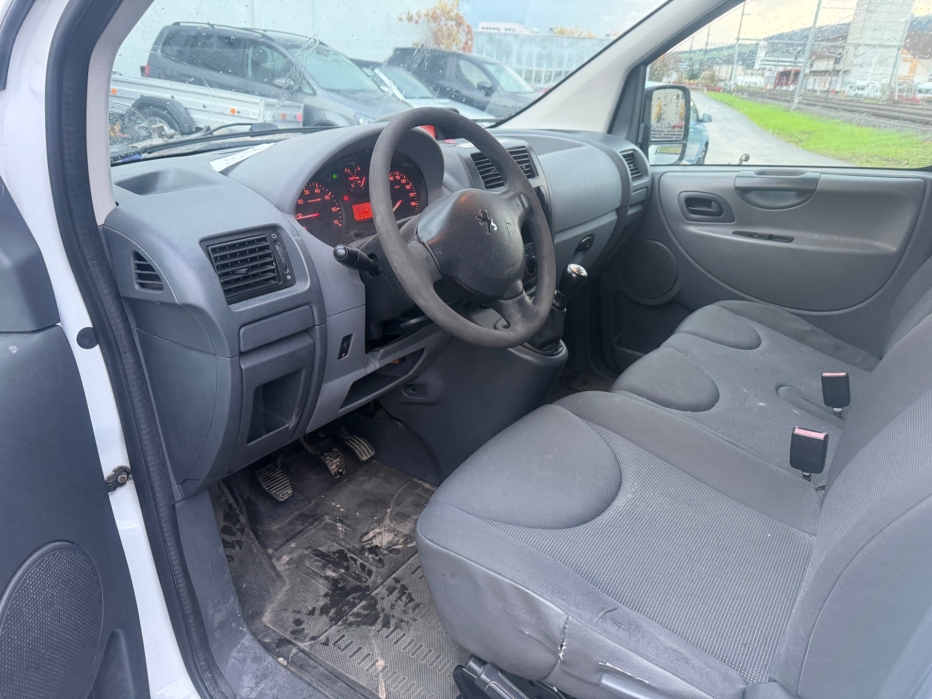 PEUGEOT Expert 1.6 HDi 227 L1H1-image-8