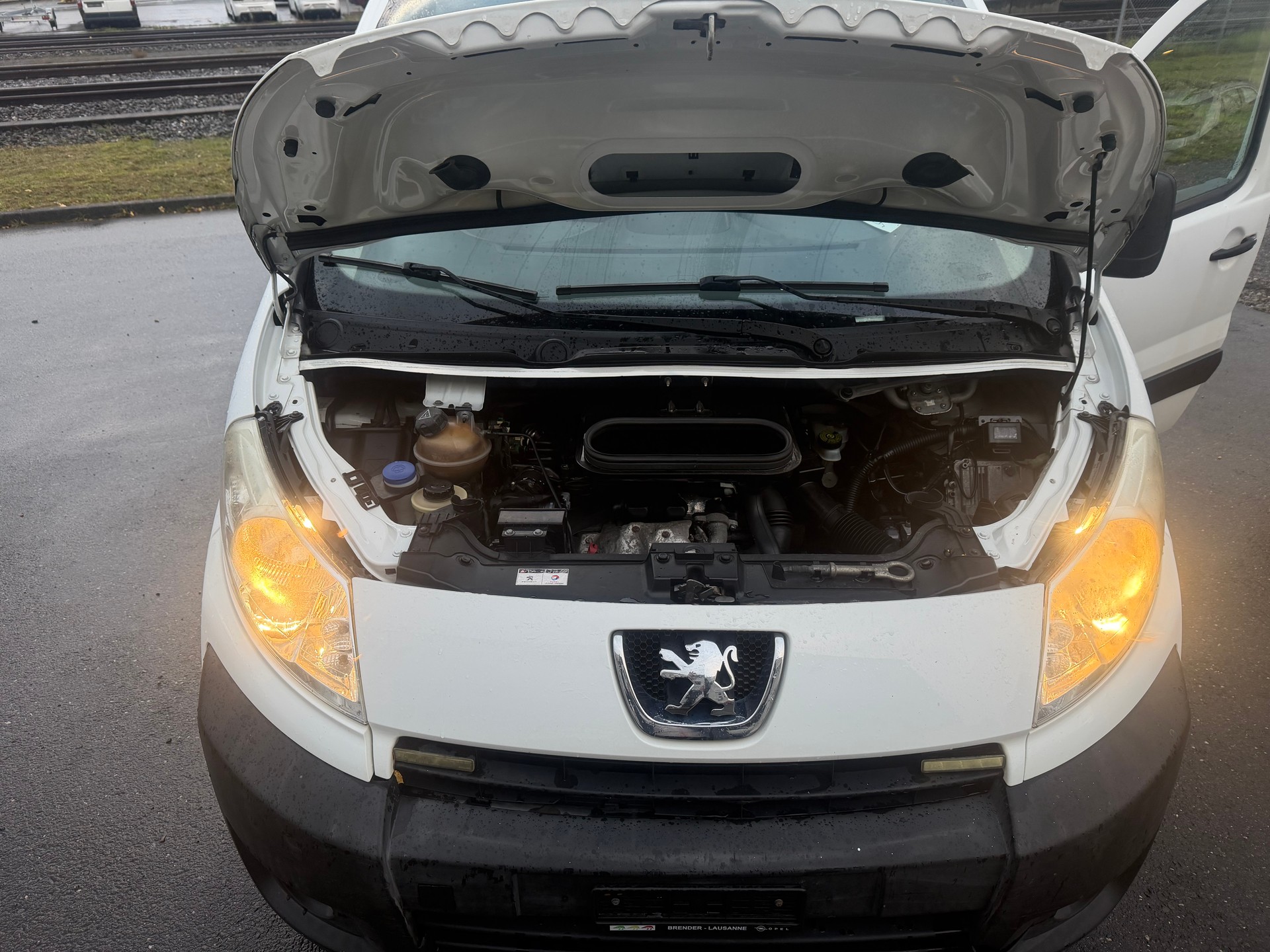 PEUGEOT Expert 1.6 HDi 227 L1H1-image-9