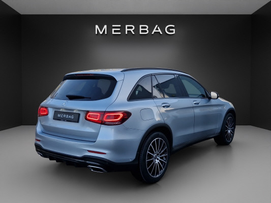 MERCEDES-BENZ GLC 300 AMG Line 4Matic-image-3