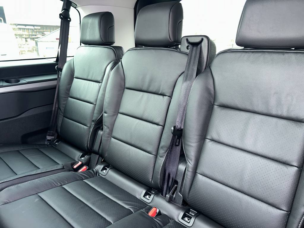 PEUGEOT Traveller 2.0 BlueHDi Business VIP Standard EAT8-image-12