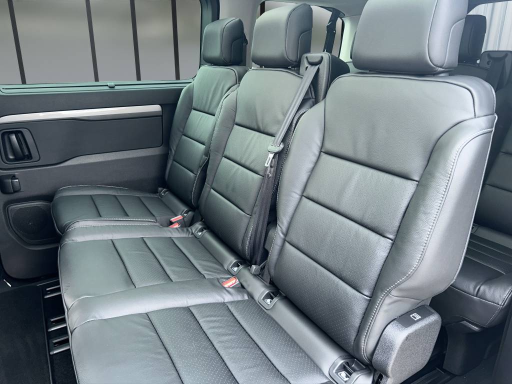 PEUGEOT Traveller 2.0 BlueHDi Business VIP Standard EAT8-image-8