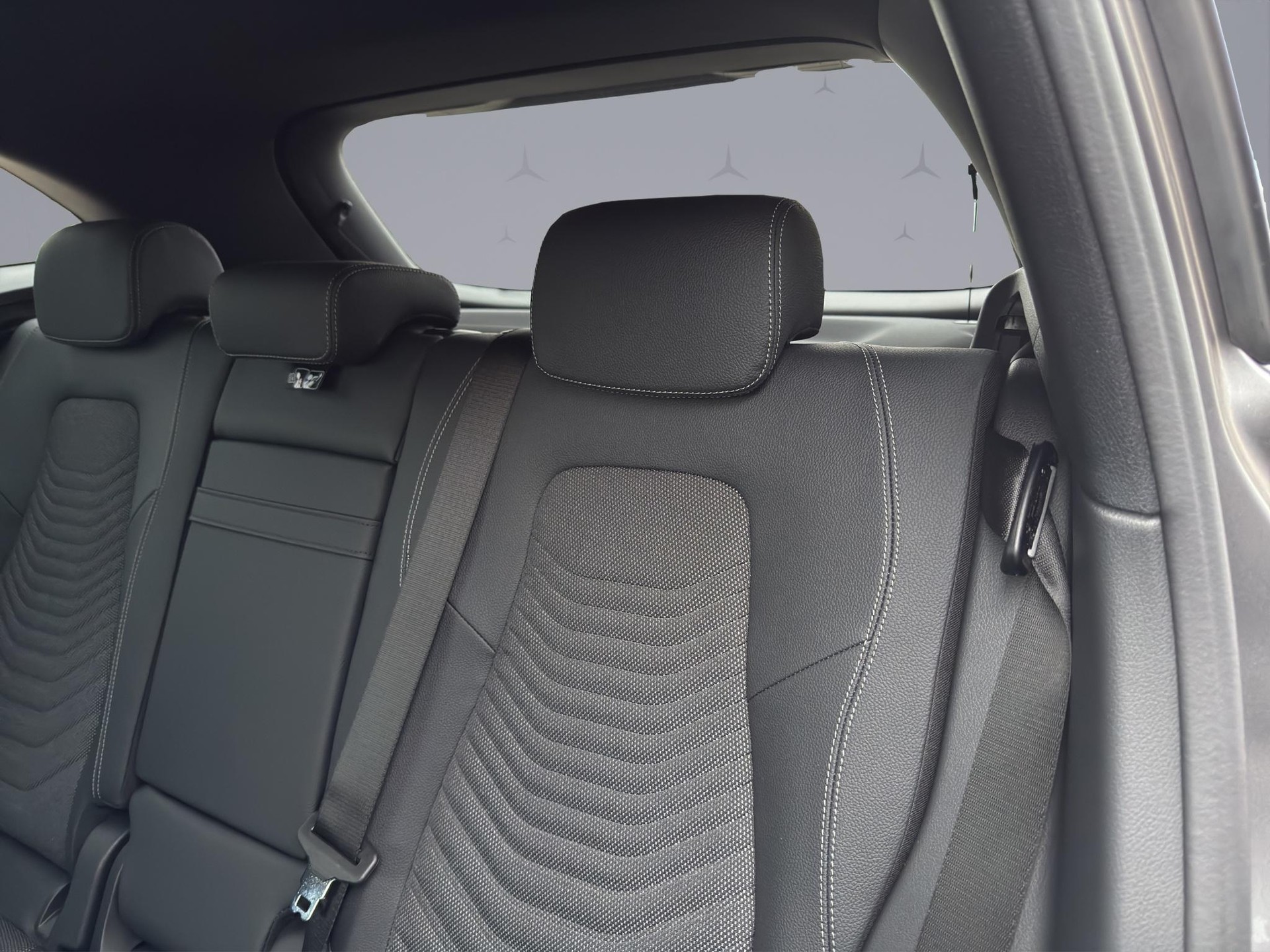 MERCEDES-BENZ GLA 250 Swiss Star Progressive 4matic-image-13