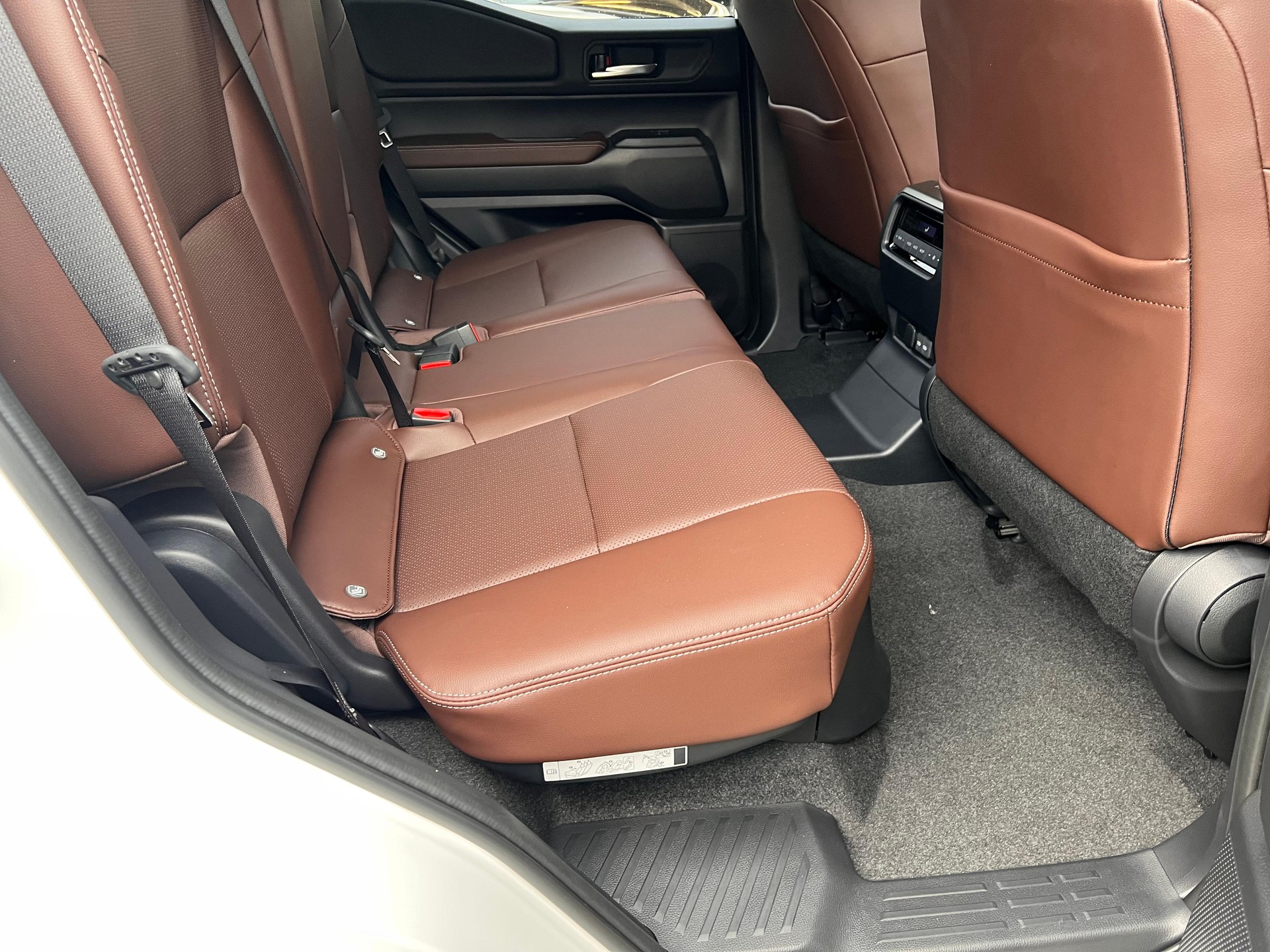 TOYOTA Land Cruiser 2.8 D 48V Style-image-11