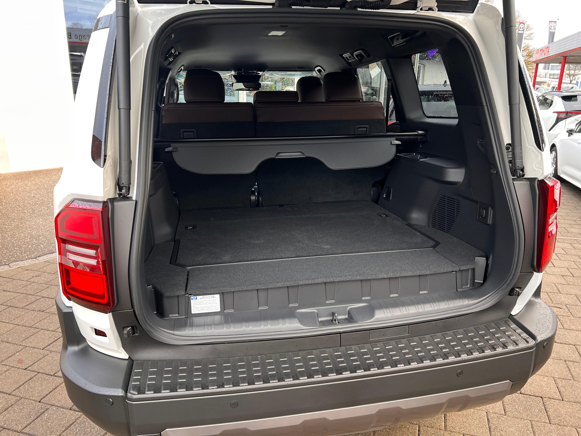 TOYOTA Land Cruiser 2.8 D 48V Style-image-6