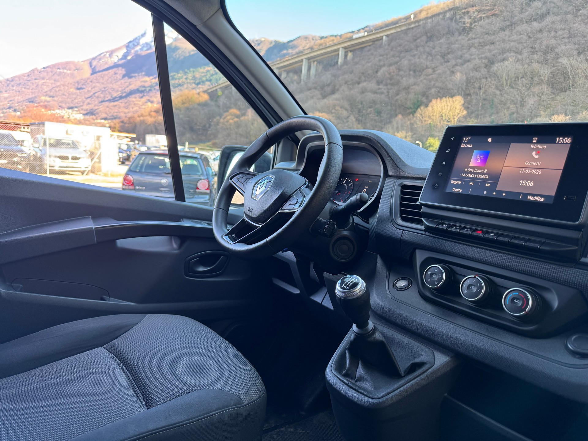 RENAULT Trafic 2.0 Blue dCi110 Access L1H1-image-3