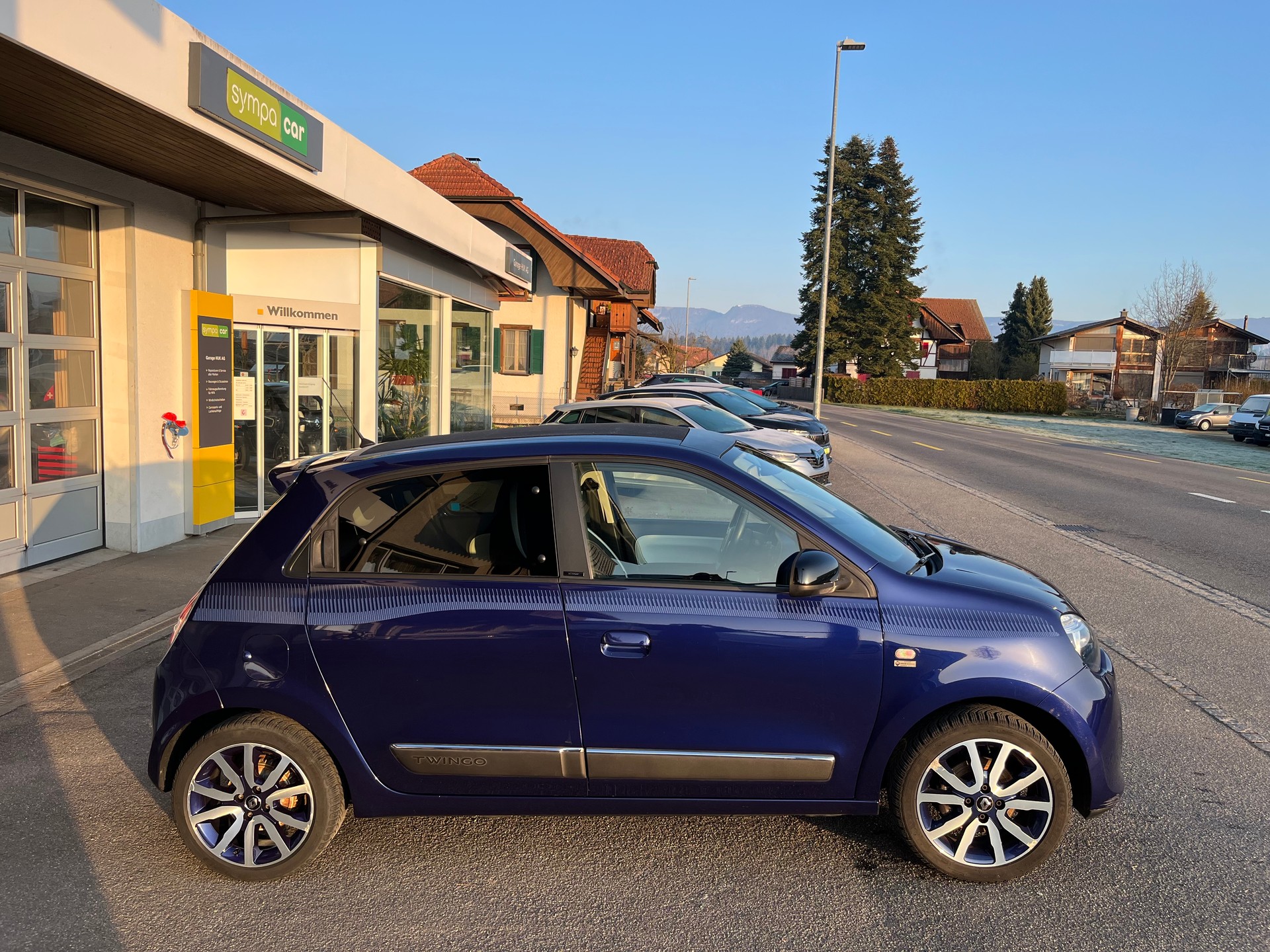 RENAULT Twingo 0.9 Iconic EDC+++FALTDACH+++TOP AUSGESTATTET+++-image-3