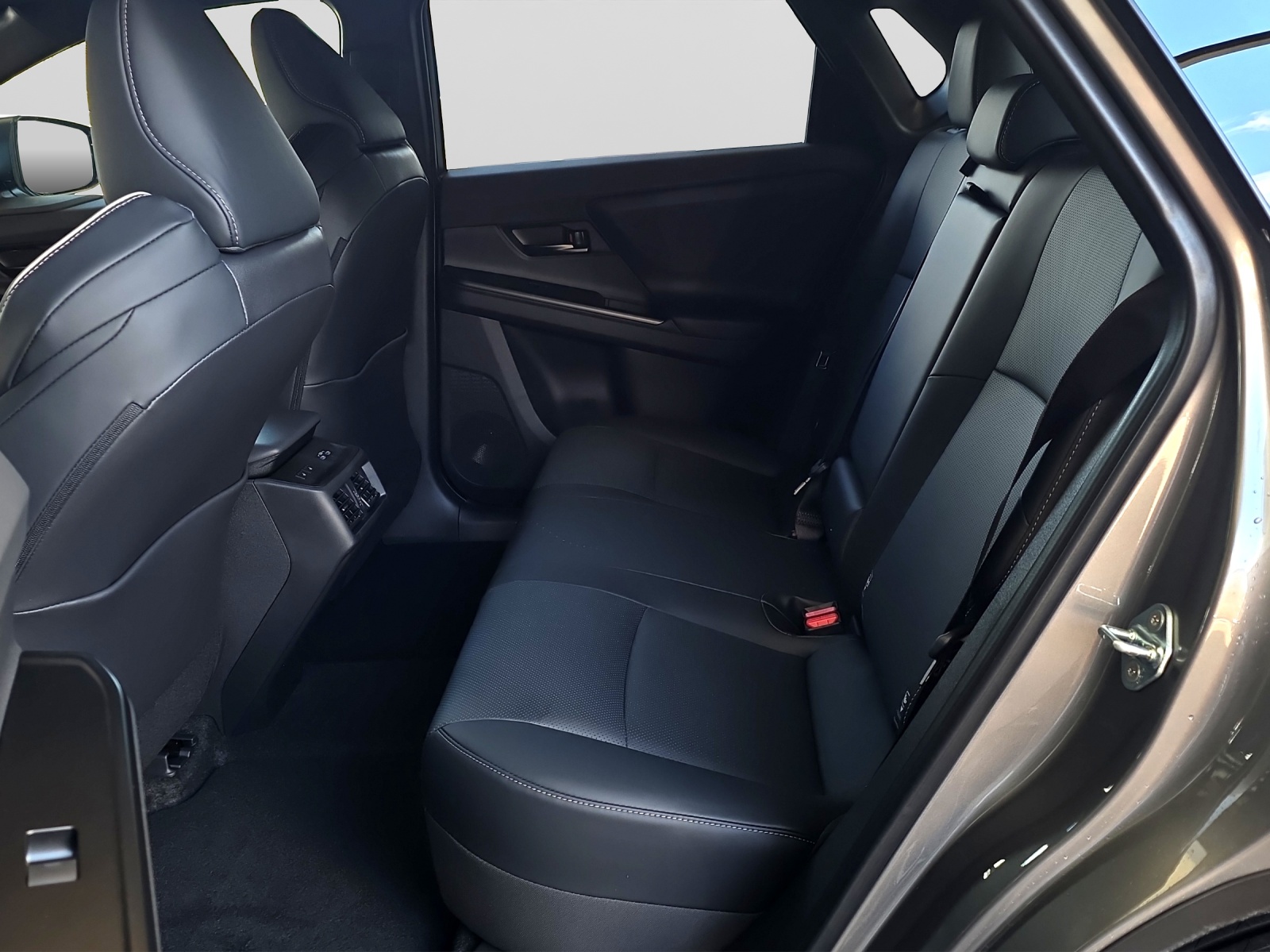 TOYOTA bZ4X Premium AWD-image-11