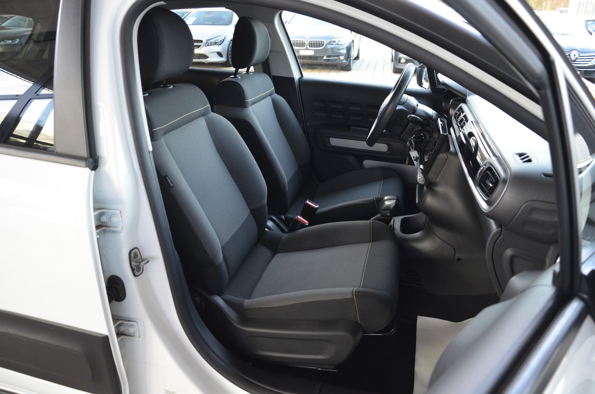 CITROEN C3 1.2i PureTech Swiss Edition EAT6*Frisch ab MFK,1 Jahr oder 20000km Garantie auf Motor und Getriebe*-image-9