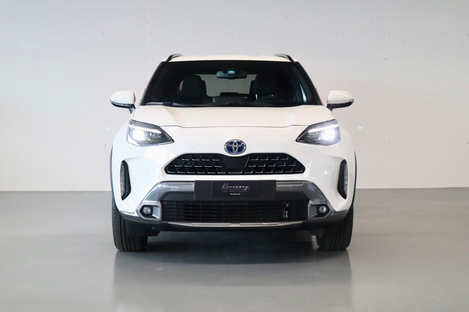 TOYOTA Yaris Cross 1.5 Adventure e-CVT AWDi | HEAD-UP DISPLAY | SITZHEIZUNG | JBL SOUNDSYSTEM-image-1