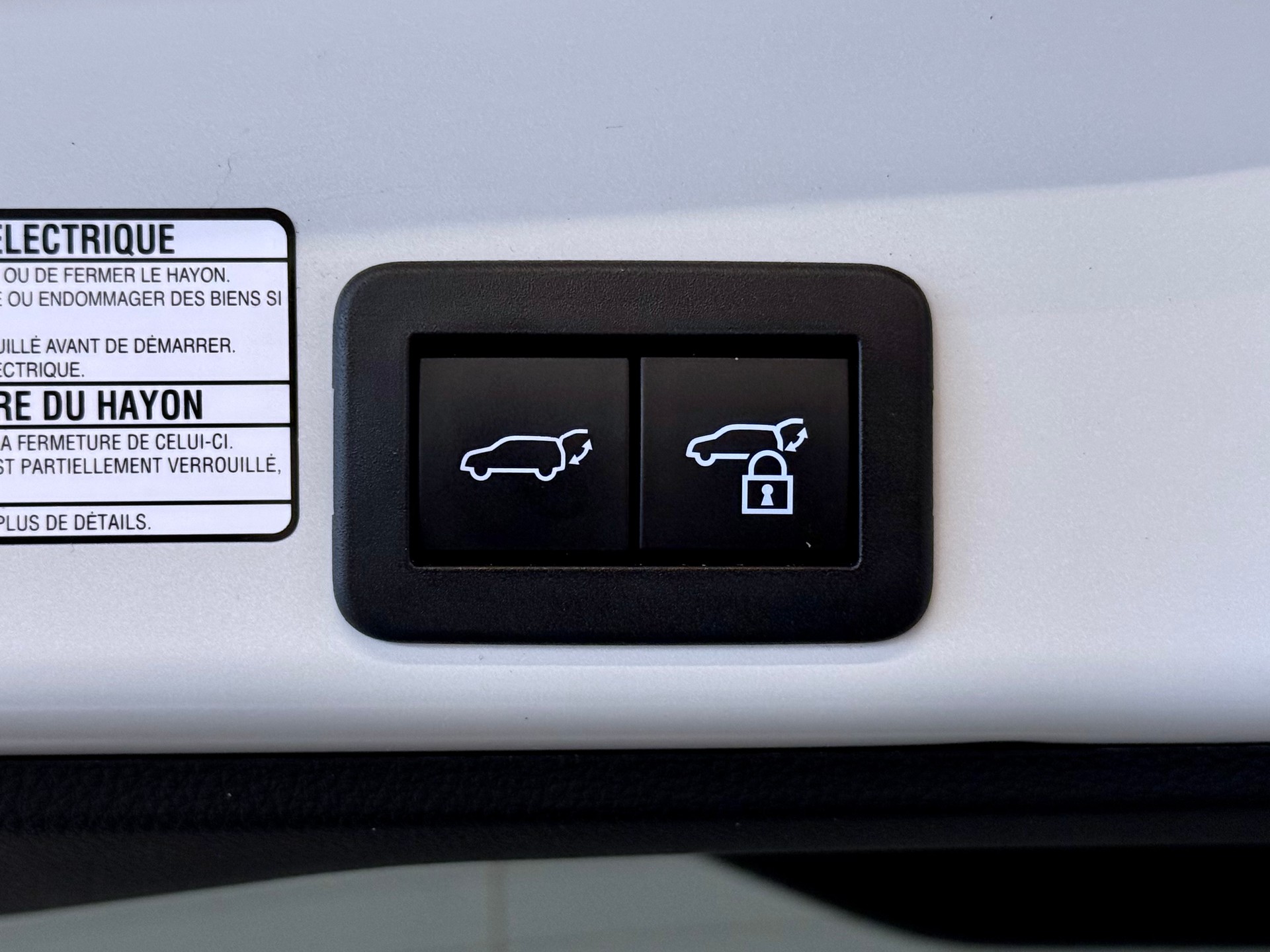 TOYOTA Yaris Cross 1.5 Adventure e-CVT AWDi | HEAD-UP DISPLAY | SITZHEIZUNG | JBL SOUNDSYSTEM-image-13