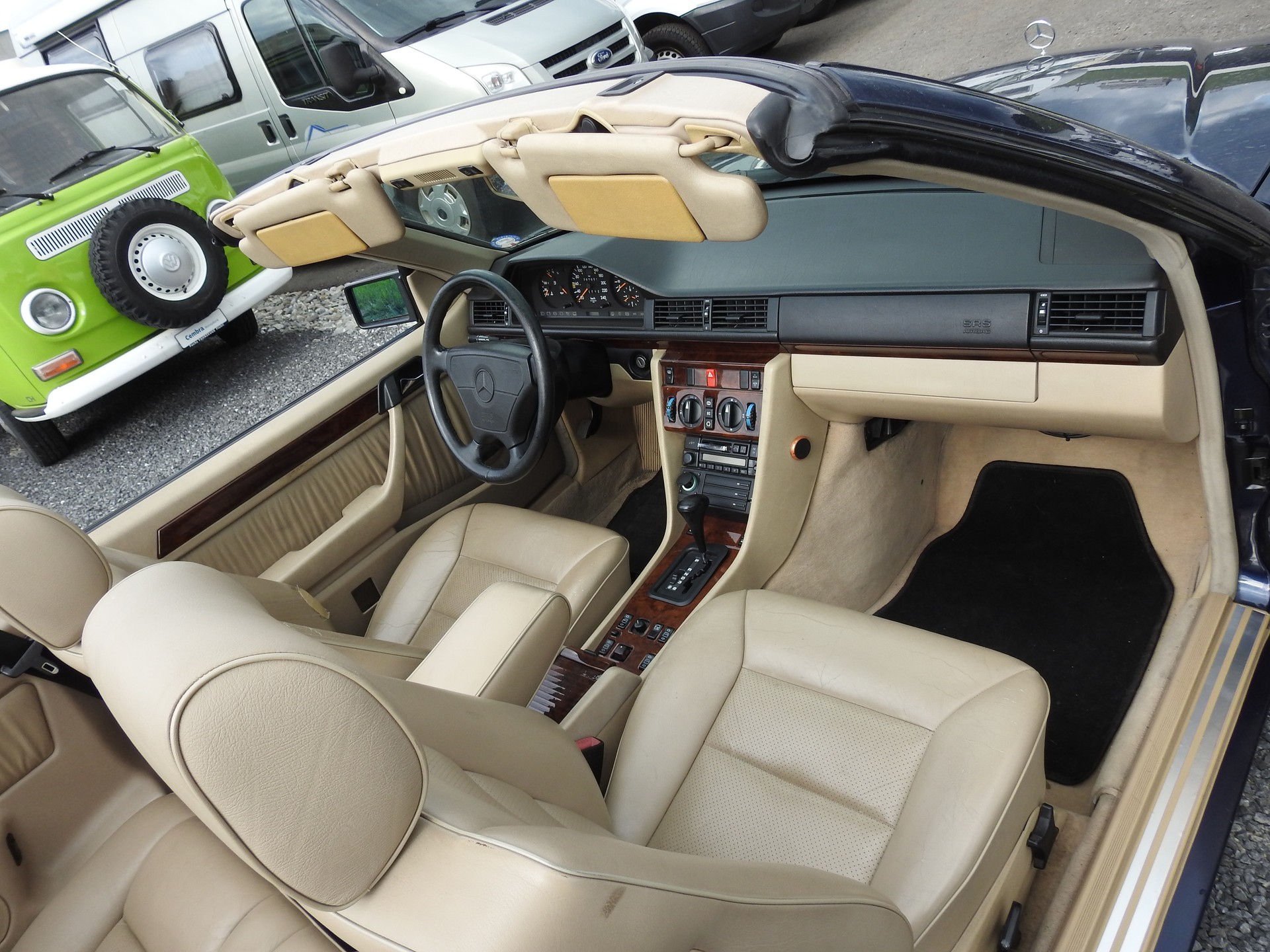 MERCEDES-BENZ E 220 Cabrio-image-16