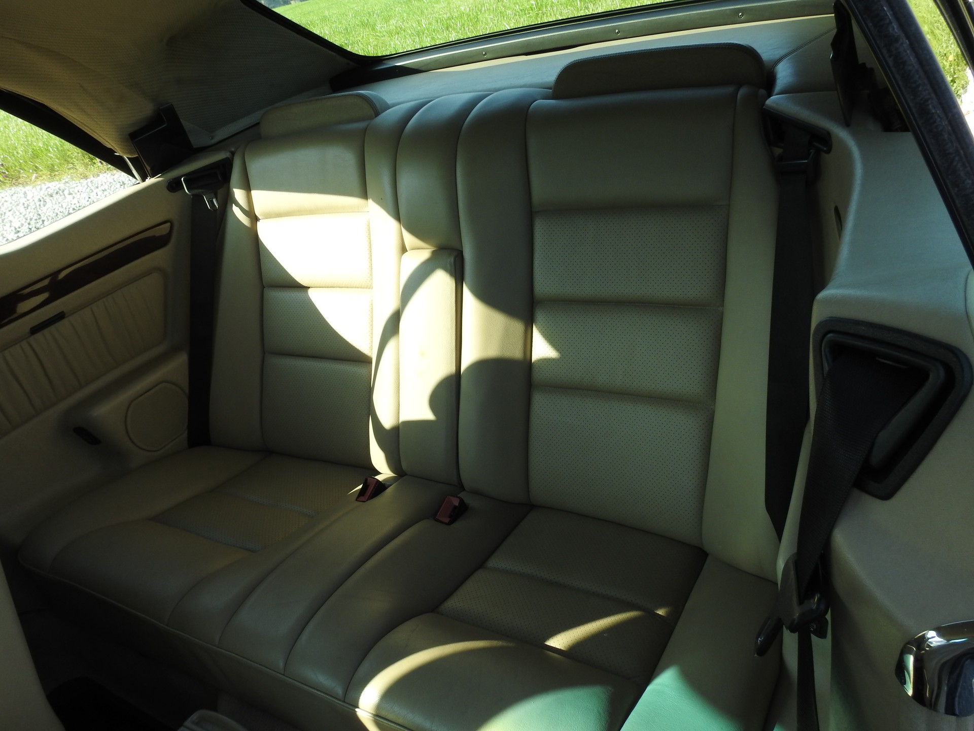 MERCEDES-BENZ E 220 Cabrio-image-19