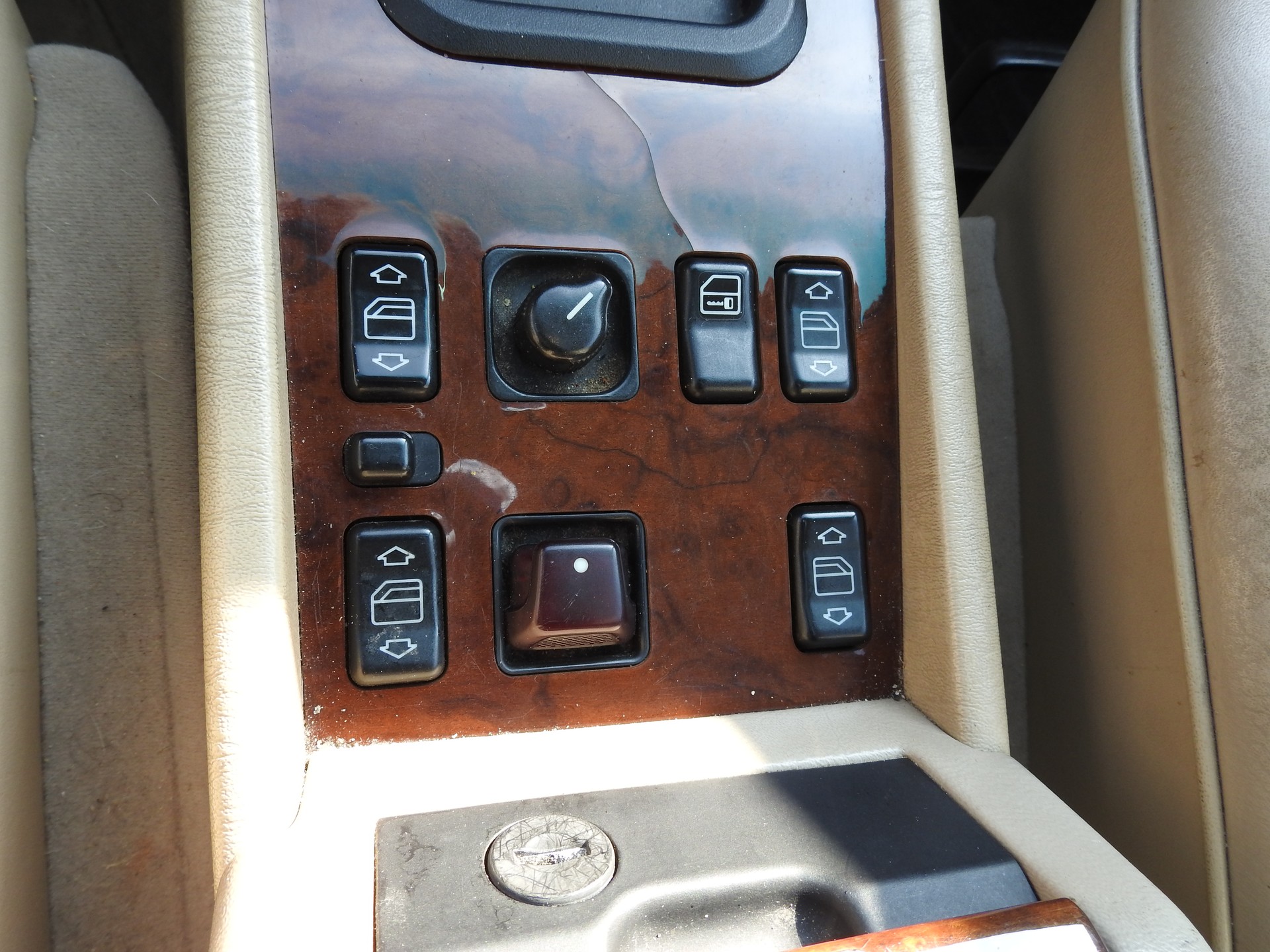 MERCEDES-BENZ E 220 Cabrio-image-24