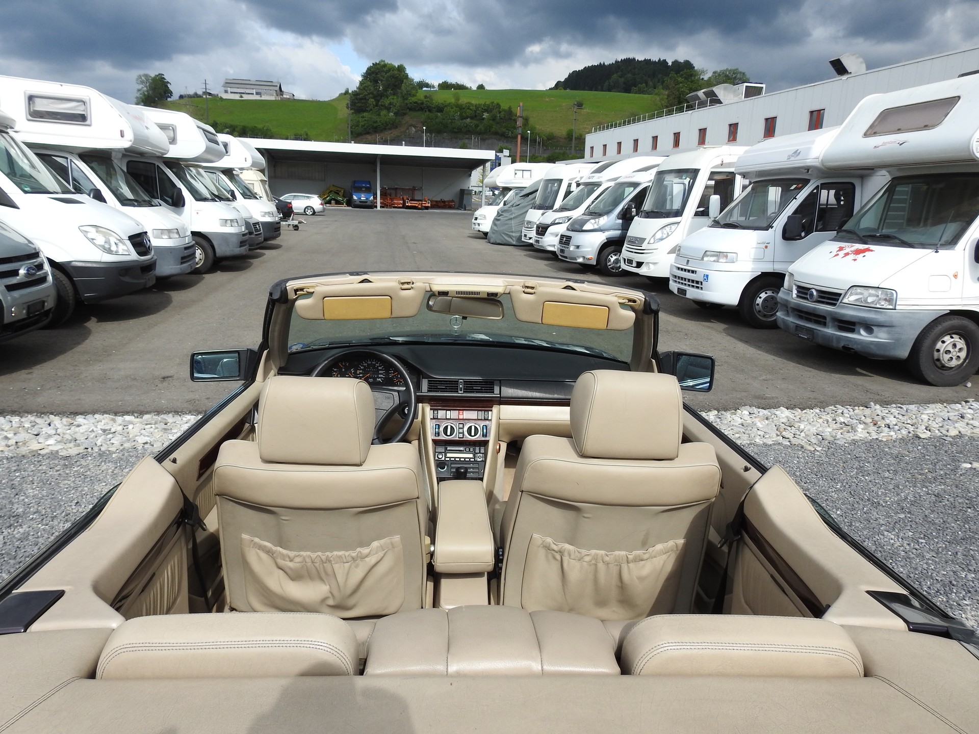 MERCEDES-BENZ E 220 Cabrio-image-12