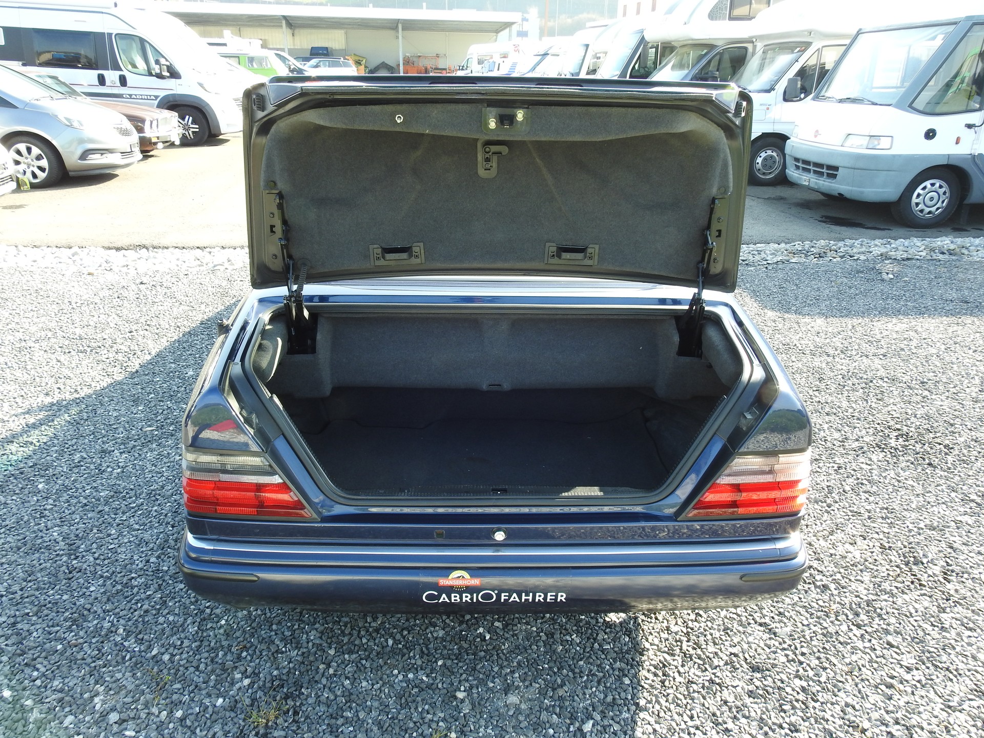MERCEDES-BENZ E 220 Cabrio-image-10