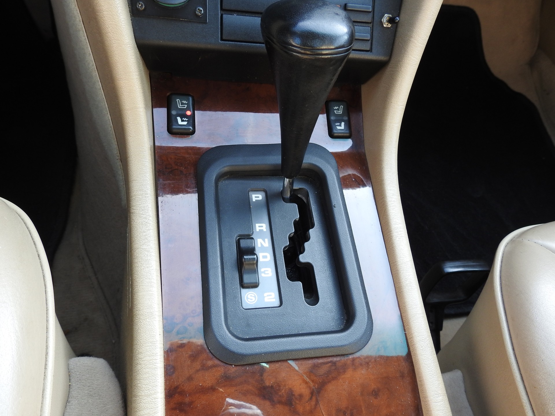 MERCEDES-BENZ E 220 Cabrio-image-25