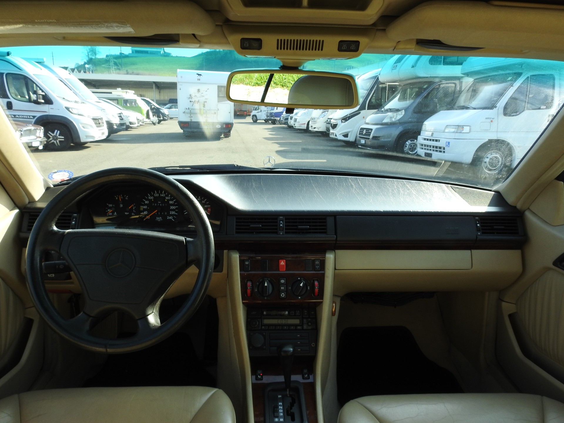 MERCEDES-BENZ E 220 Cabrio-image-20