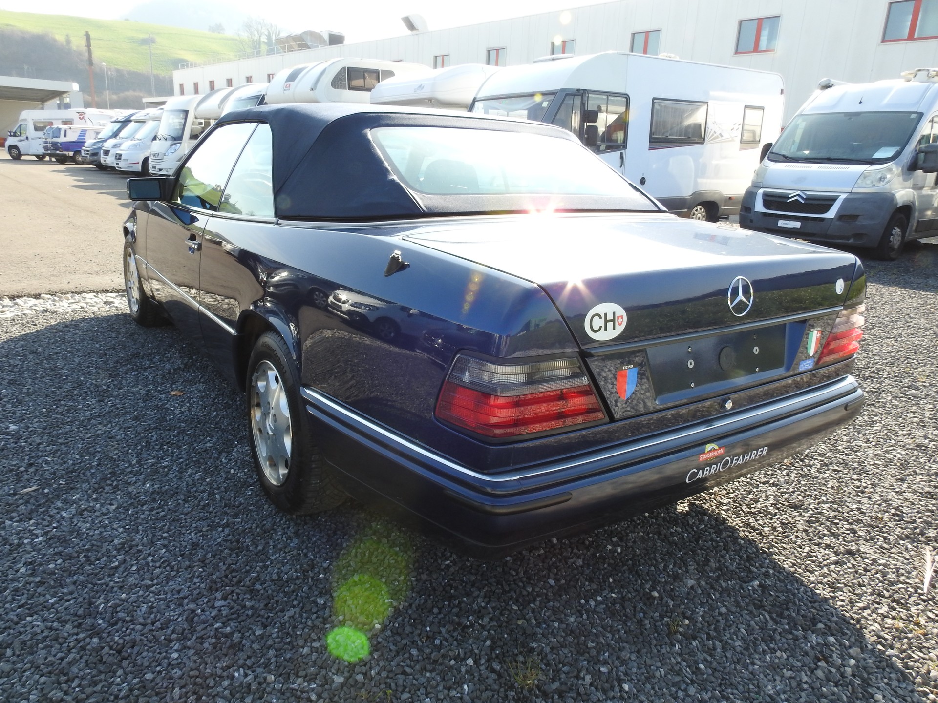 MERCEDES-BENZ E 220 Cabrio-image-3