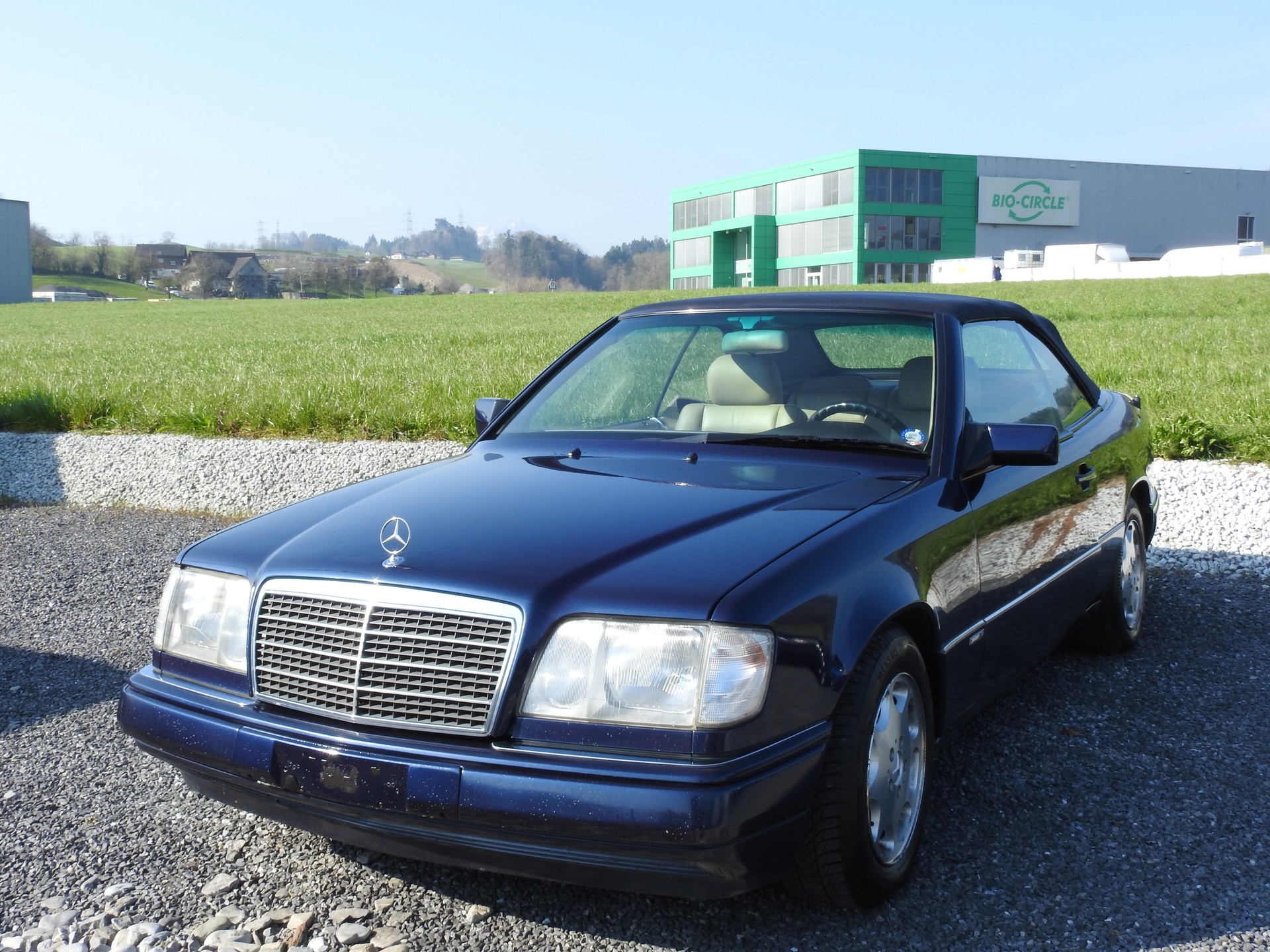MERCEDES-BENZ E 220 Cabrio-image-0