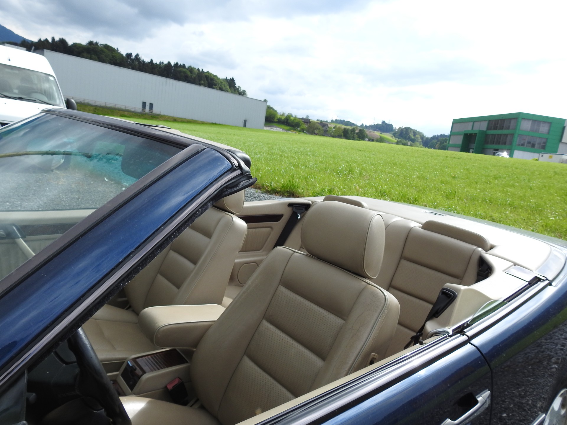MERCEDES-BENZ E 220 Cabrio-image-13