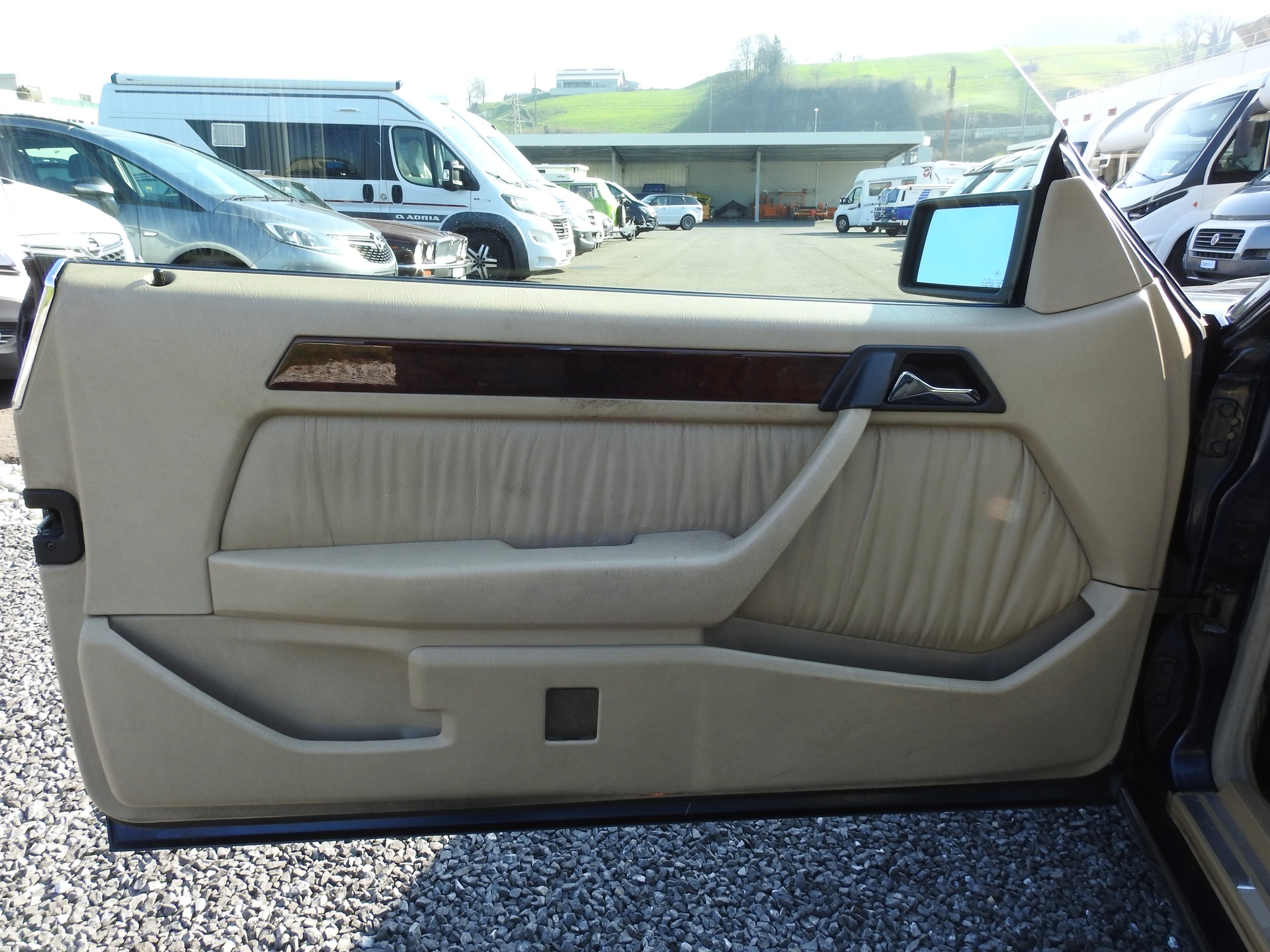 MERCEDES-BENZ E 220 Cabrio-image-9