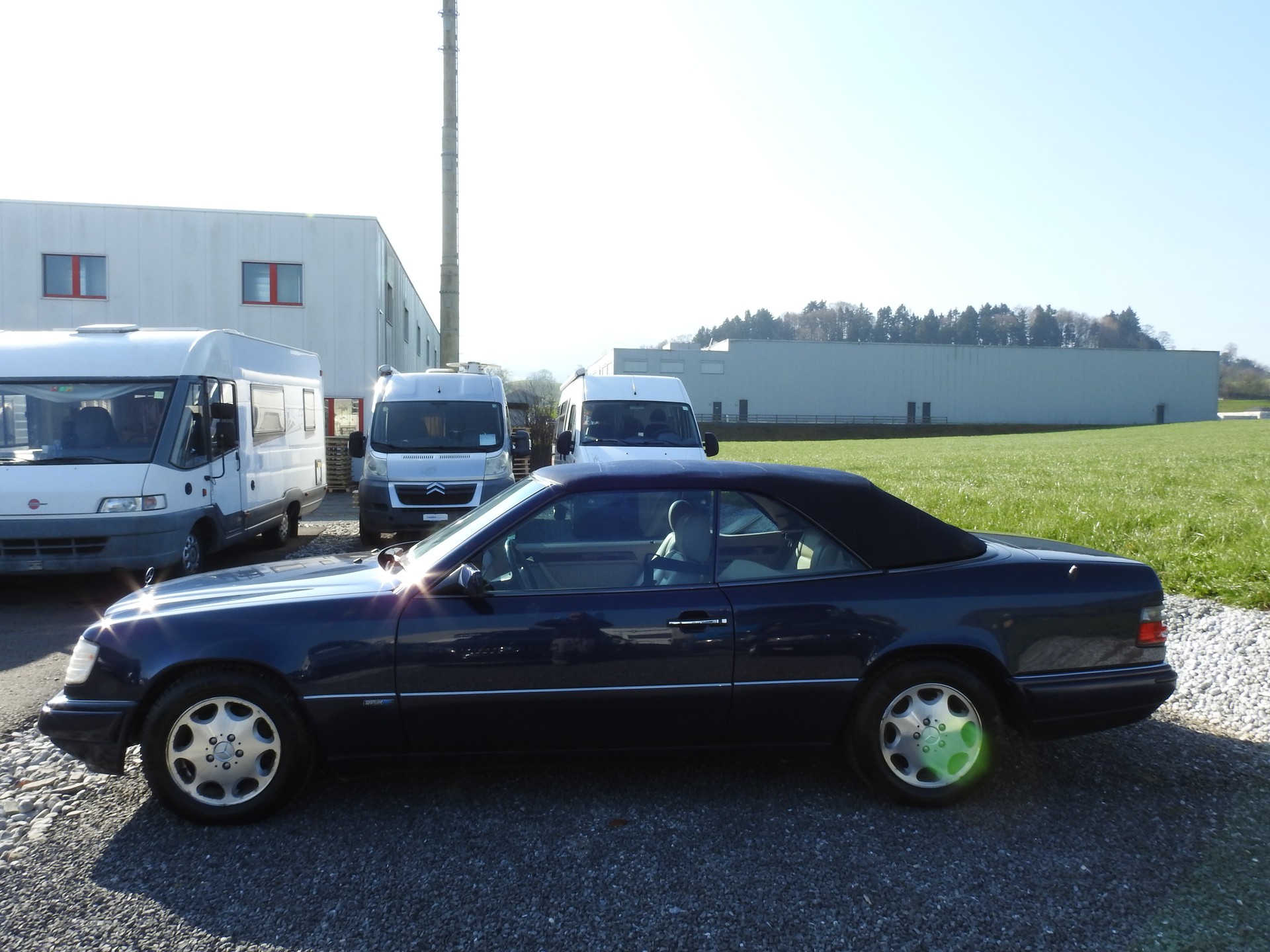 MERCEDES-BENZ E 220 Cabrio-image-2