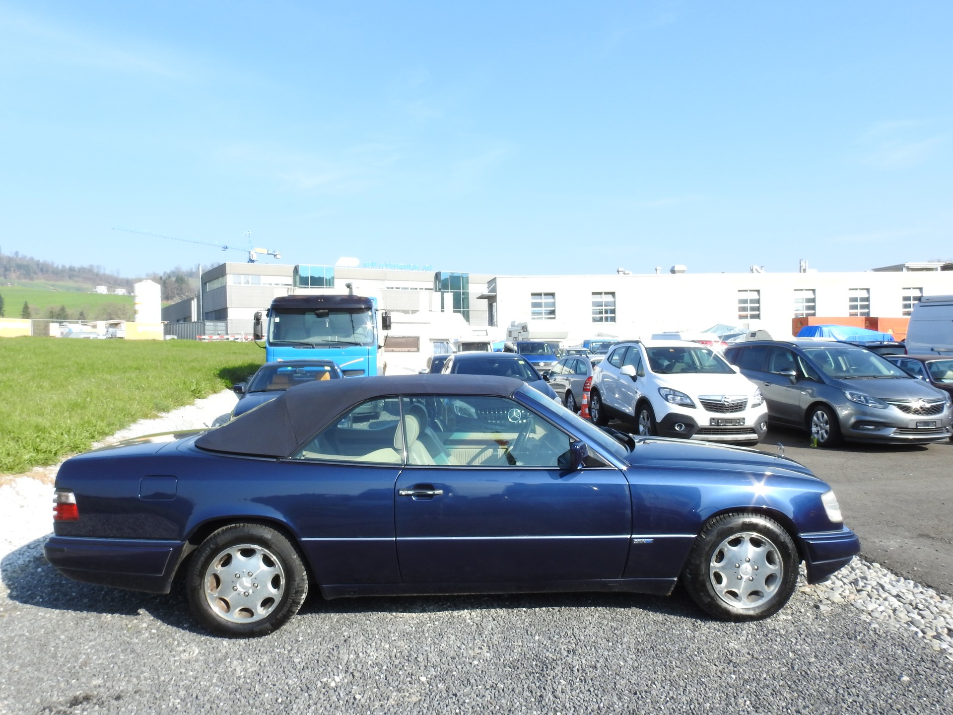 MERCEDES-BENZ E 220 Cabrio-image-6