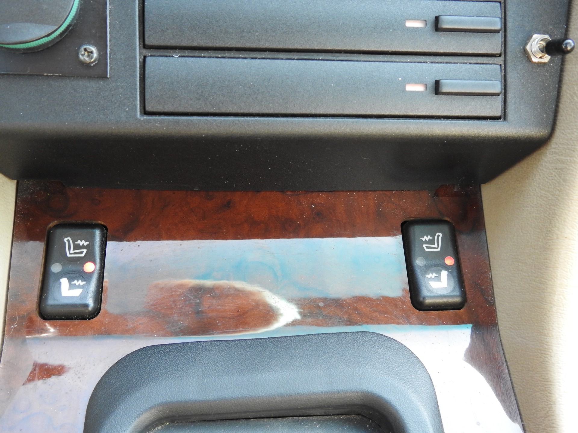 MERCEDES-BENZ E 220 Cabrio-image-30