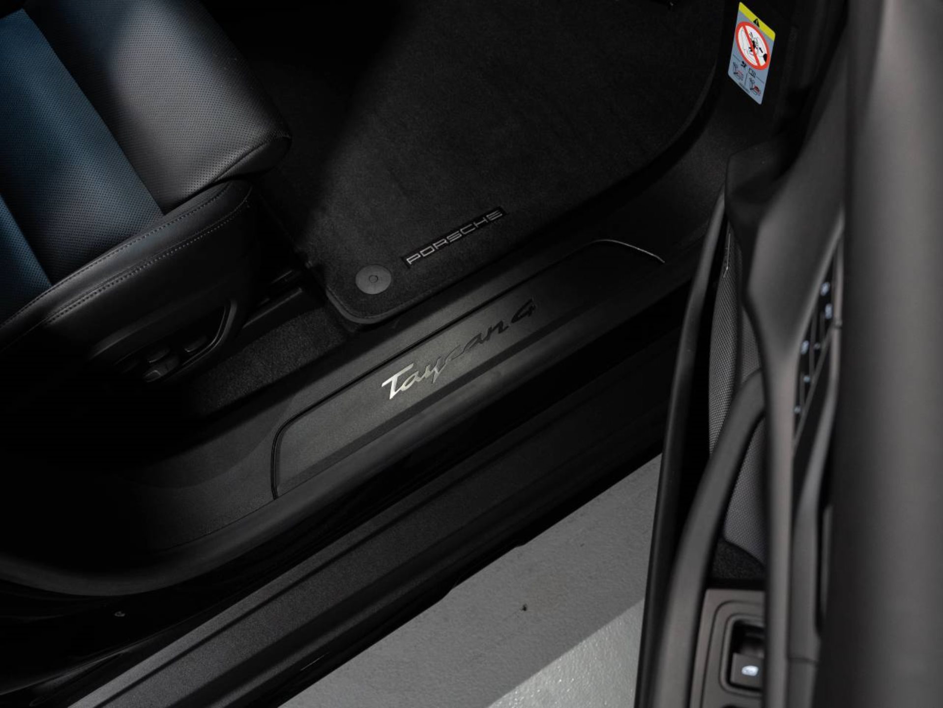 PORSCHE Taycan 4 Cross Turismo (MY22)-image-15
