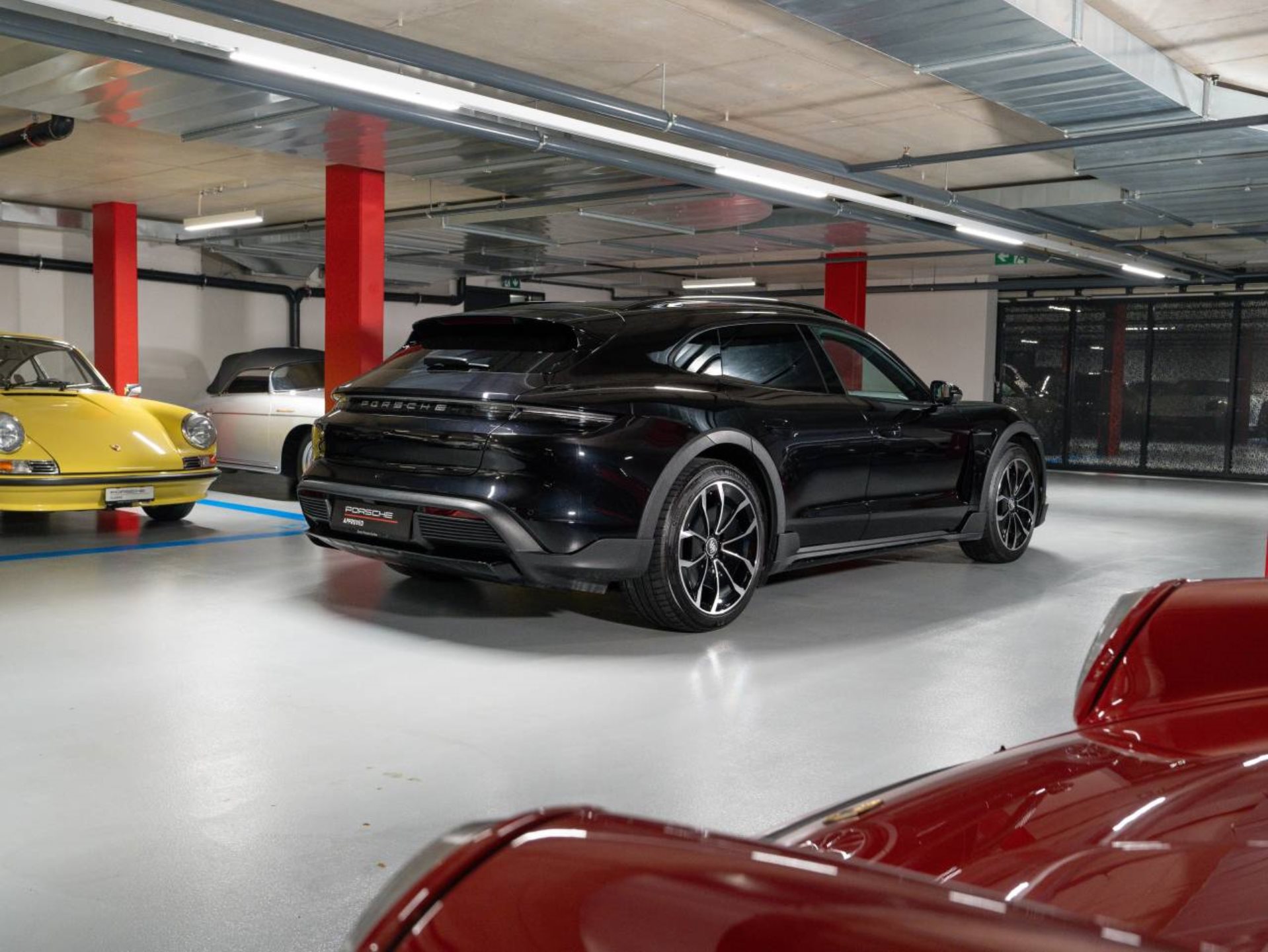 PORSCHE Taycan 4 Cross Turismo (MY22)-image-4