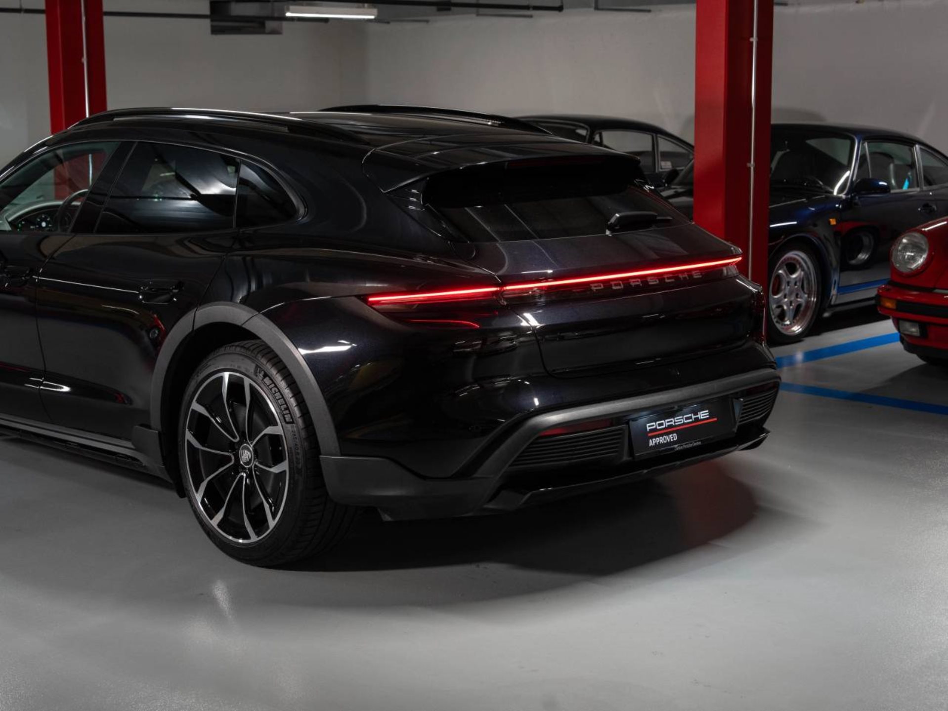 PORSCHE Taycan 4 Cross Turismo (MY22)-image-7
