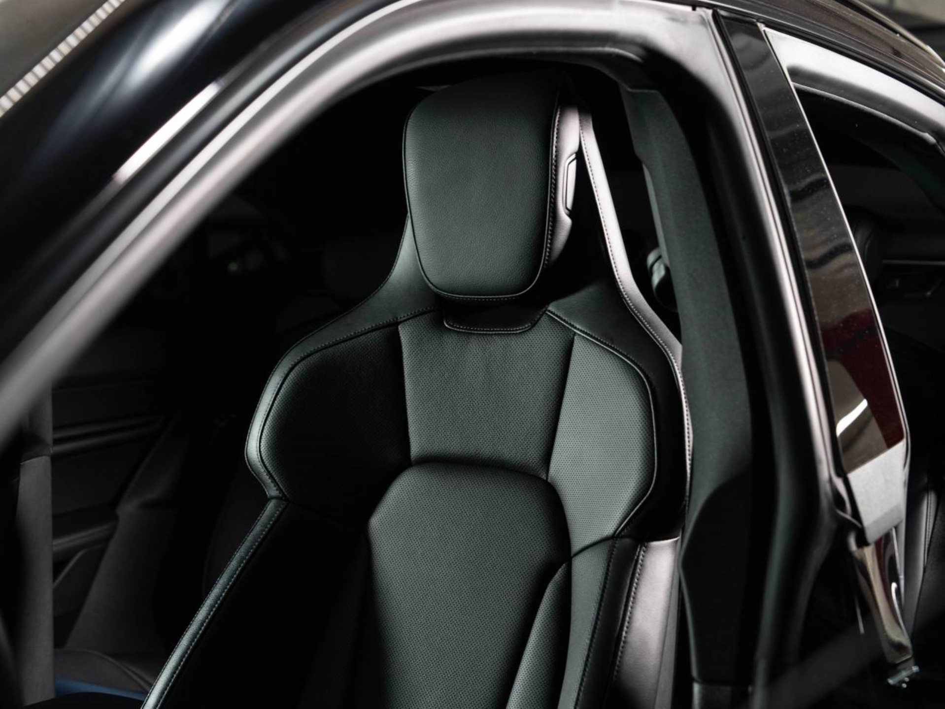 PORSCHE Taycan 4 Cross Turismo (MY22)-image-9